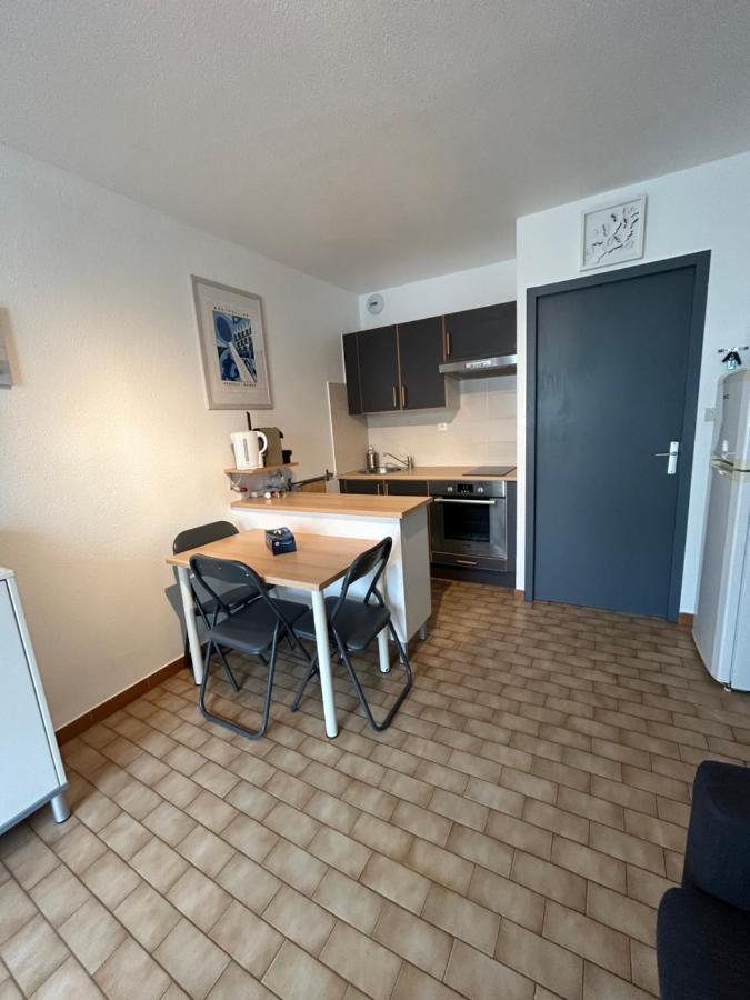 T2 A Cote De La Mer Quartier Des Quilles Сет Экстерьер фото